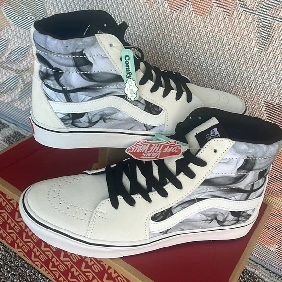 Vans WMNS Comfycush Sk8-Hi
After Dark White/Black
VN0AZTNOYB2
Sneakers - Picture 11 of 16